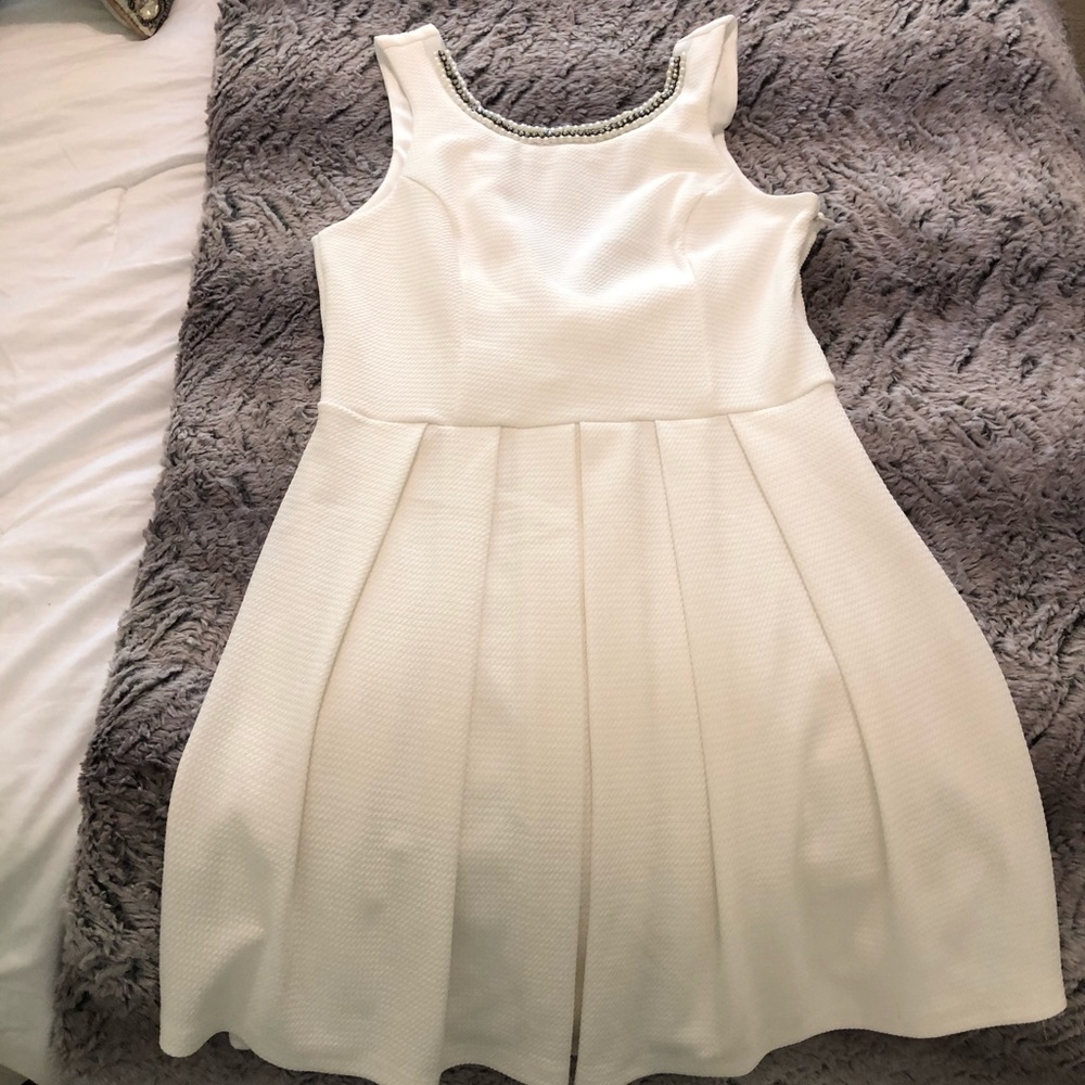 Beautiful white dress!